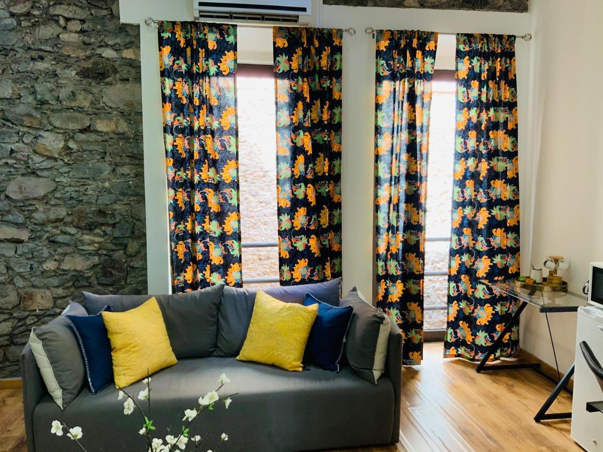 Techas City Center Luxurious Suite Прая Екстериор снимка