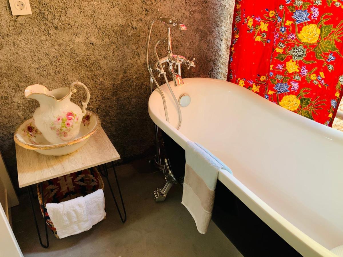Techas City Center Luxurious Suite Прая Екстериор снимка