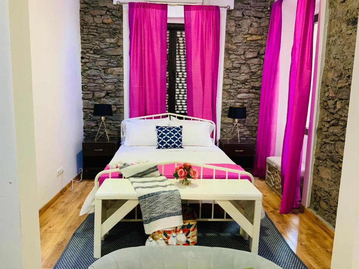 Techas City Center Luxurious Suite Прая Екстериор снимка