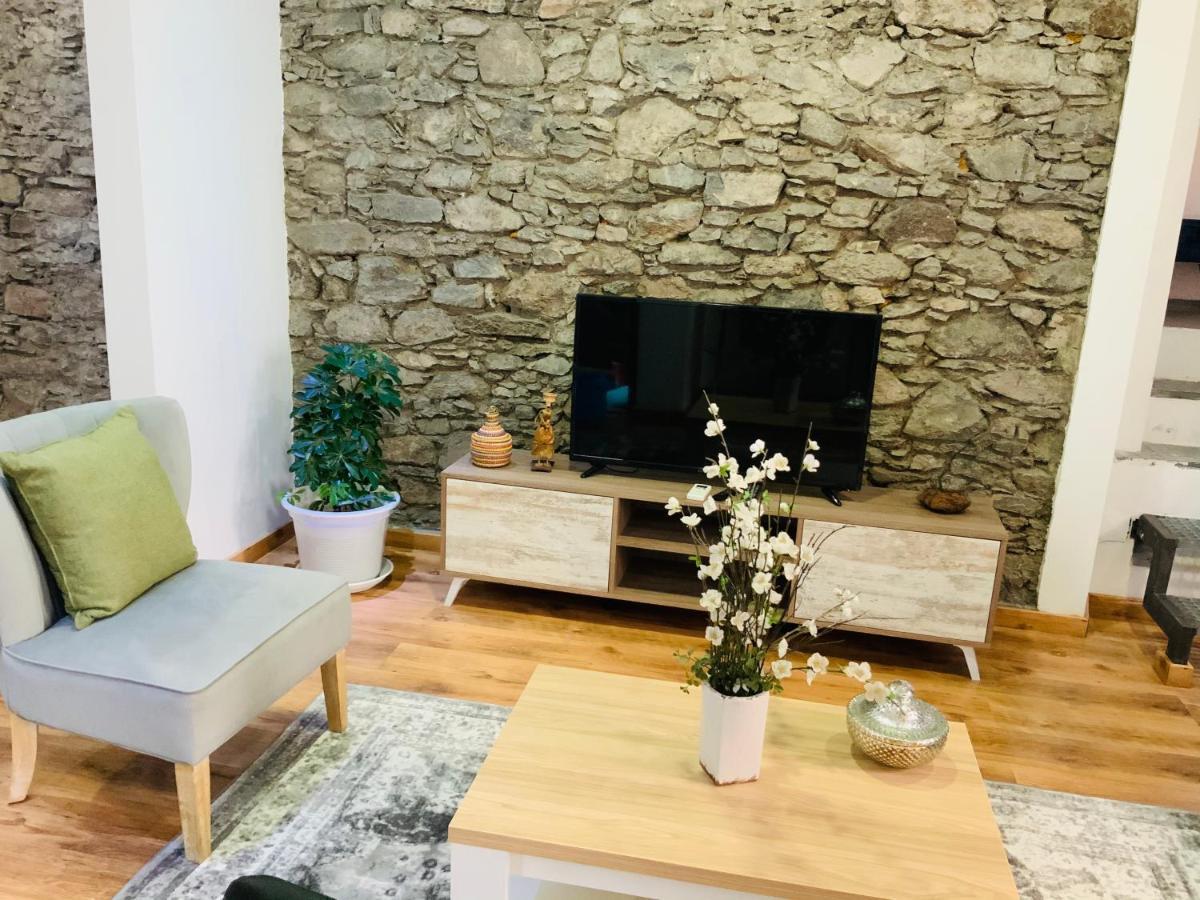 Techas City Center Luxurious Suite Прая Екстериор снимка