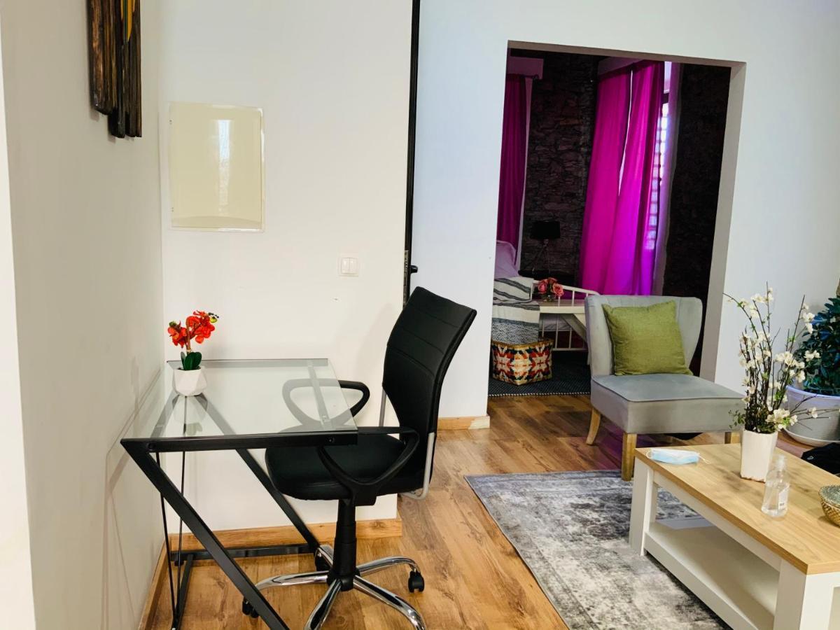 Techas City Center Luxurious Suite Прая Екстериор снимка