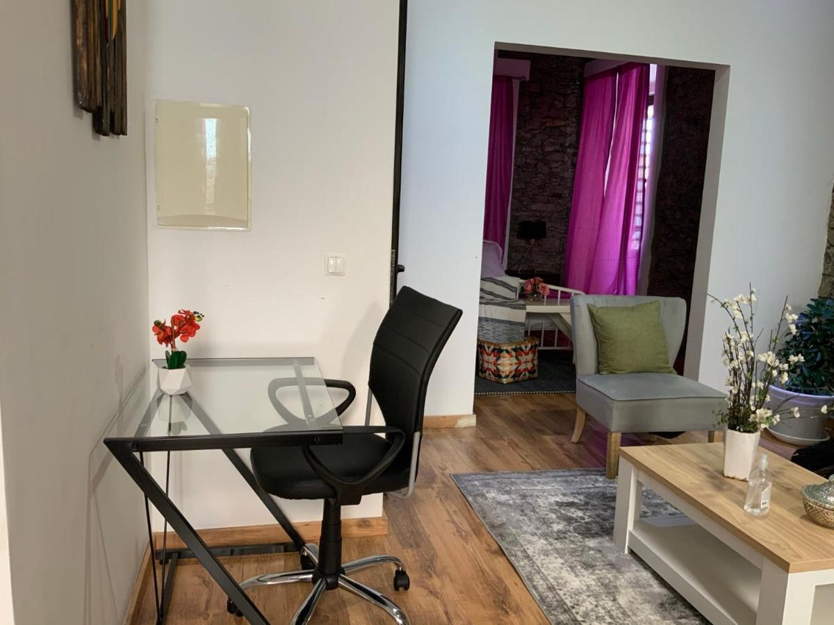 Techas City Center Luxurious Suite Прая Екстериор снимка