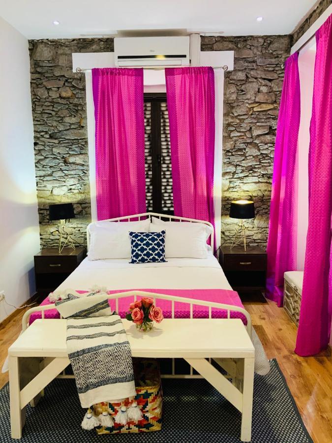 Techas City Center Luxurious Suite Прая Екстериор снимка